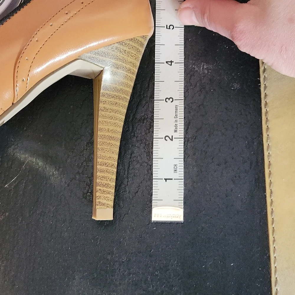 Retro Spectator Bow Pumps